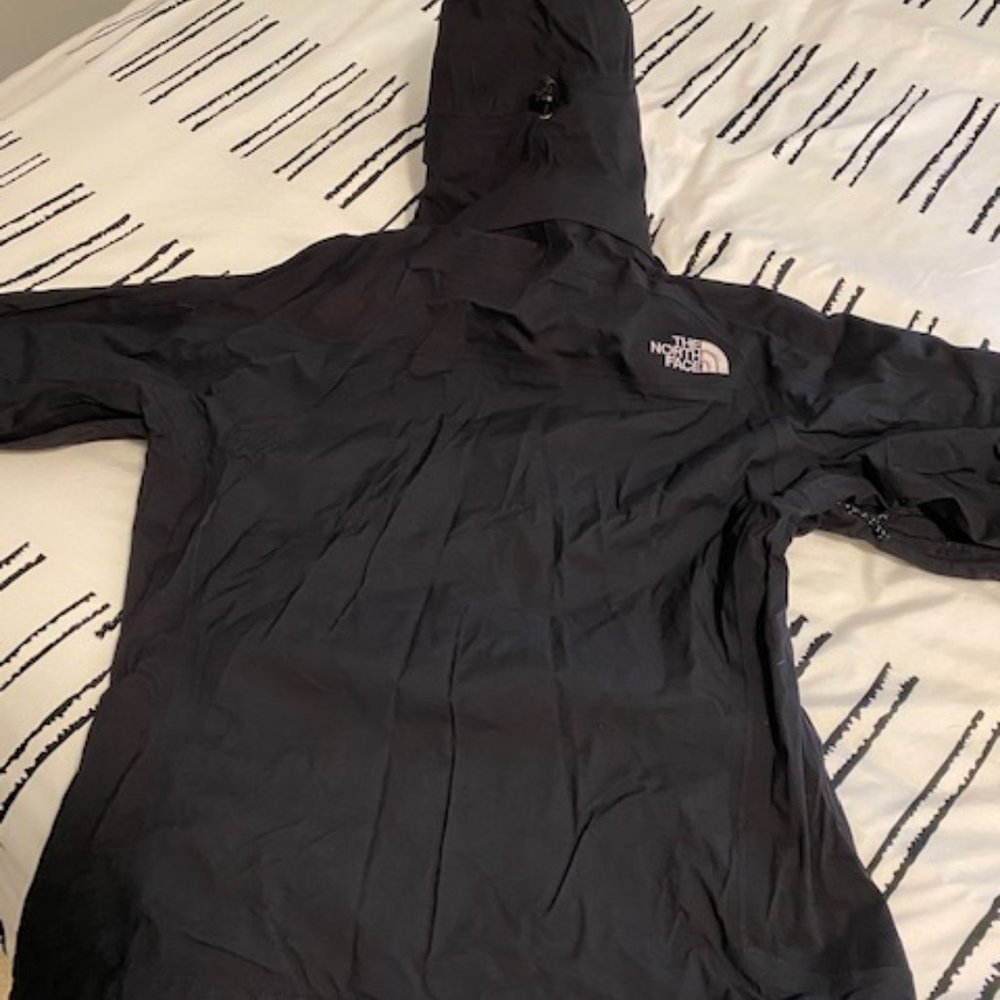The North Face black water resistant winter jacket - Picture 6 of 6